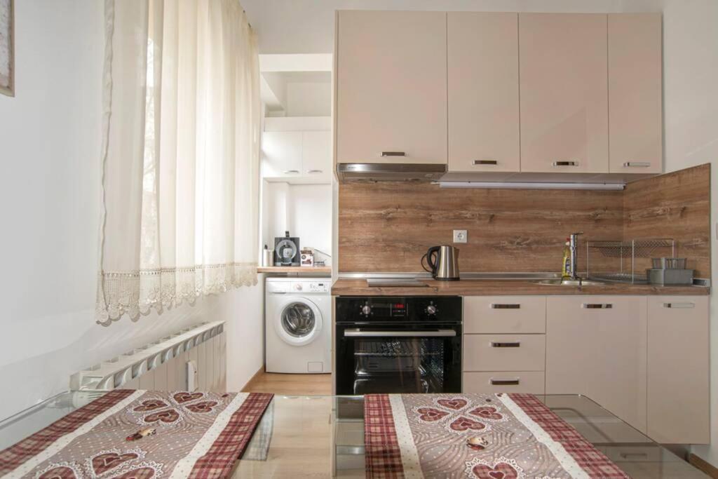 Elegant & Stylish 2 Bedroom Top Central Apartment Σόφια Εξωτερικό φωτογραφία